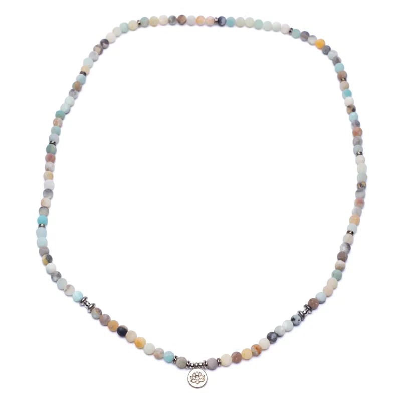 Mala en Amazonite, de 108 perles de ±6 et 8 millimètres. Taille de 65 à 85 centimètres de longueur environ. Qualité AA à AAA, superbe pièce avec pochette de rangement offerte. Fait en Inde !