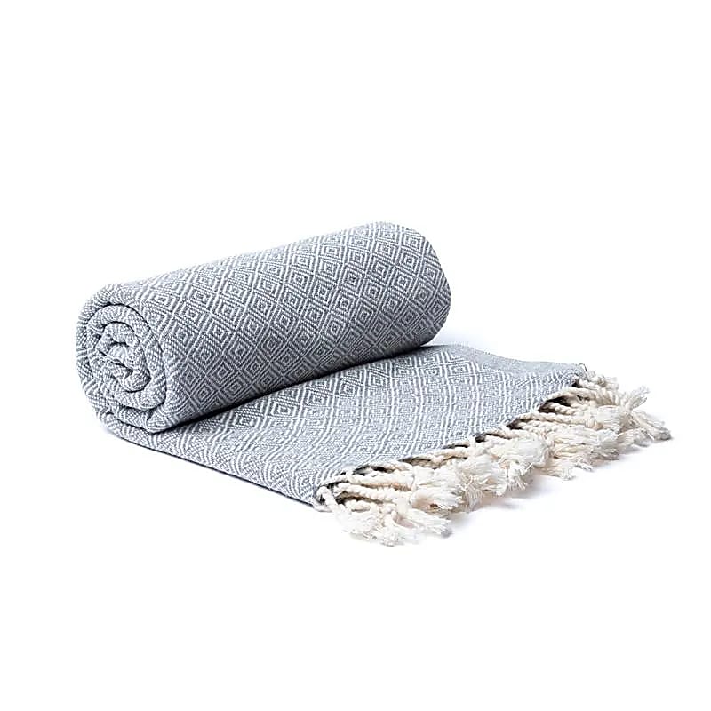 Handwoven hammam towel from 'Ottoman Atelier', or Pestemal, measuring 190x90 cm - 450 grams. This hammam towel is elegant, absorbent, and quick-drying. It can also be used as a bath or beach towel!