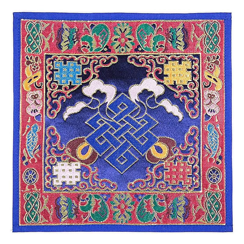 Petit napperon de 24x24 cm, à placer sous un bol chantant ou sur un autel, très bonne qualité, parfait pour mettre à l'honneur vos bols chantants ou objets sacrés ! fait au Népal !