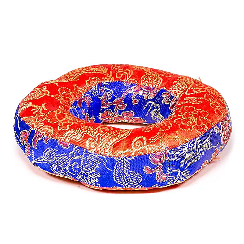 Round and hollow cushions of 12, 15 or 18 cm in diameter, to place under a singing bowl or on an altar, very good quality, perfect to honor your singing bowls! Made in Nepal!