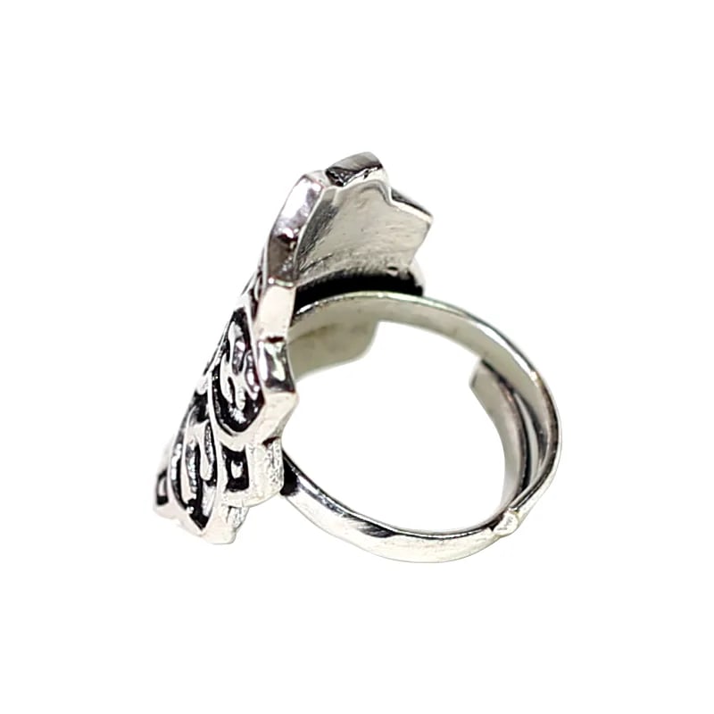 Bague couvrante en forme de Lotus avec symbole Bouddhiste, faîte en laiton couleur Argent. Superbe pièce ! Taille réglable/ ajustable !