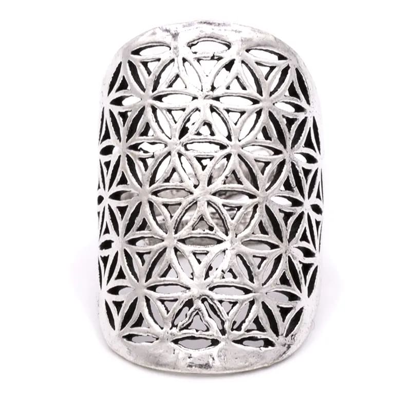 Bague couvrante avec Fleur de vie. Fait en laiton couleur argent. Superbe pièce ! Taille réglable/ ajustable !