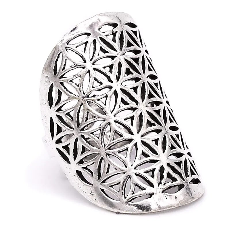 Bague couvrante avec Fleur de vie. Fait en laiton couleur argent. Superbe pièce ! Taille réglable/ ajustable !