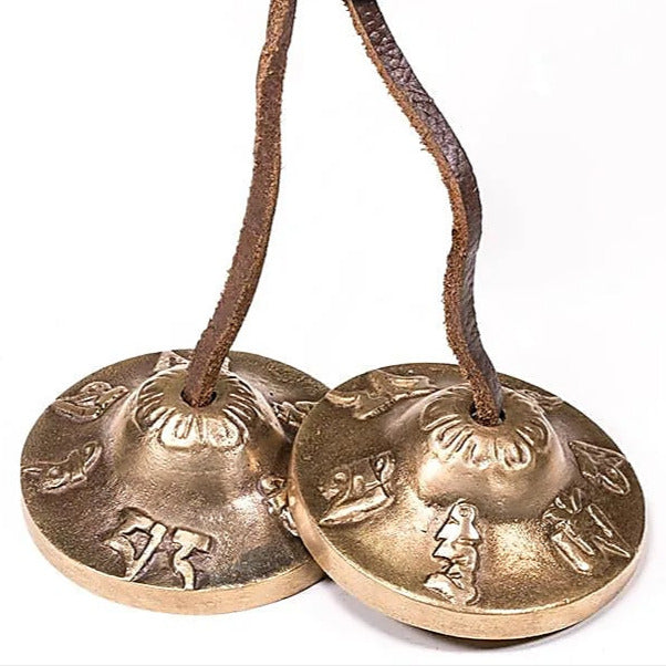 Tibetan cymbal (Tingsha/ Ding-Sha's), model with OMPH prayers, 3 sizes to choose from from 6 to 7.5 cm. Used as musical offerings in spiritual practices and meditation!