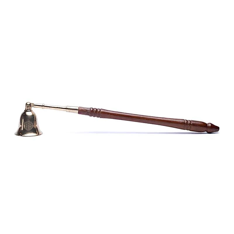 Éteignoir de bougie classique au design élégant. 2 modèles au choix de 25 et 28 cm - 120 grammes. Tenez la cloche au dessus de la flamme, le manque d'oxygène éteint la flamme d'elle-même. Avec manche extra long !