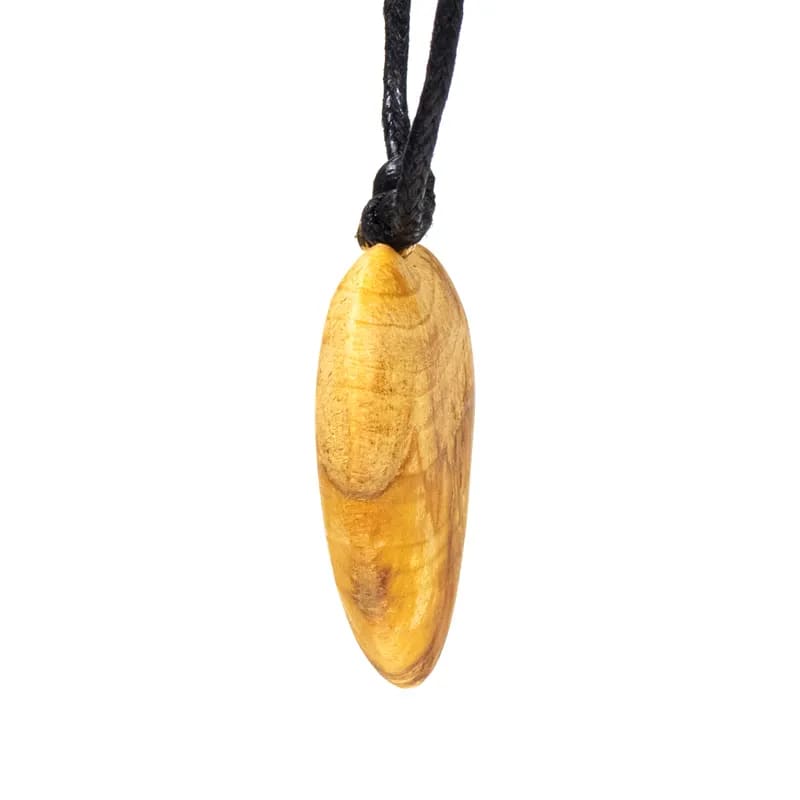 Palo Santo, pendentif en forme de coeur de 3,5 centimètres sur cordon ciré, taille ajustable (Longueur min / max 38 -70cm). Bois de source responsable. Fabriqué à la main, dans le souci du bien-être des artisans et de la nature.