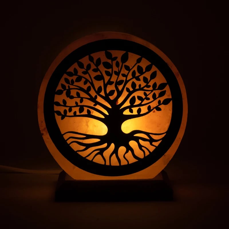 Lampe 'Arbre de vie' en sel rose de l'Himalaya. Crée une atmosphère de pièce pure et agréable. La lumière diffuse donne une lueur chaleureuse et une sensation harmonieuse. ± 22x19x10/ 5 kgs