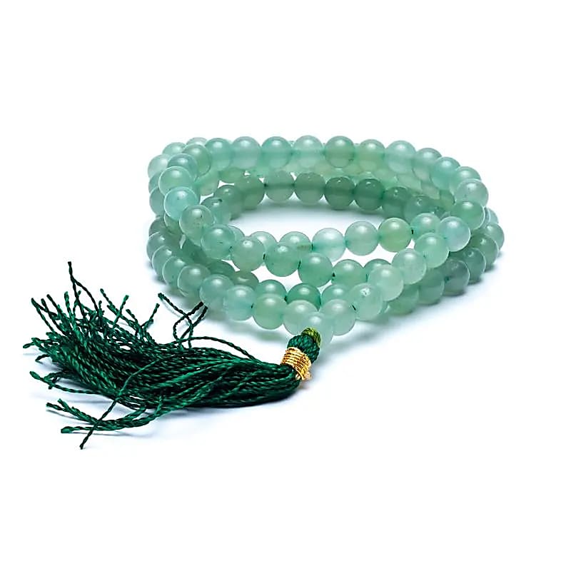 Mala de 108 perles de 6 ou 8 millimètres (au choix), fait en Aventurine de 65 à 85 centimètres de longueur environ. Qualité AA à AAA, superbe pièce avec pochette de rangement offerte. Fait en Inde !