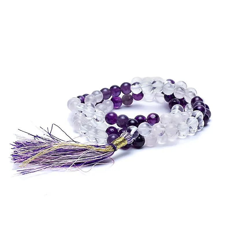 Mala 'Triangle d'Or', de 108 perles de 8 millimètres. Taille de 65 centimètres de longueur environ. Qualité AA à AAA, superbe pièce avec pochette de rangement offerte. Fait en Inde !