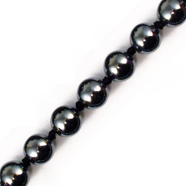 Hématite, collier dit 'nouée' avec perles de 8 millimètres. 50 centimètres de longueur. 3 finitions au choix pour le système de fermeture (Argent, plaqué or, argenté). Une pierre naturelle à l'effet métal, superbe !