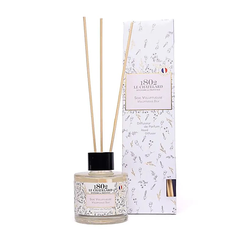 Diffuseur de parfum à tiges de roseaux de chez 'Chatelard'. 100 millilitres - 7x6,5 centimètres. Très bonne qualité pour ces parfums au choix !