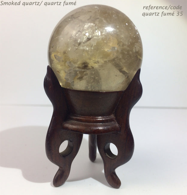 Sélection de sphères en Quartz fumé, au choix : de 3 à 6,5 centimètres. Parfait pour la lithothérapie, collection, exposition...!