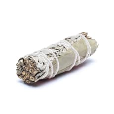 A selection of white sage sold in smudges (bouquets) of 25/30 gr. or in packs of 24 smudges. 3 fragrances to choose from: 100% natural - Dragon's Blood - Rose. Perfect!