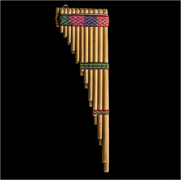 Peruvian Pan Flute, 23 notes - 58x20 centimeters - 0.400 kilograms. Superb authentic piece, magical sounds!