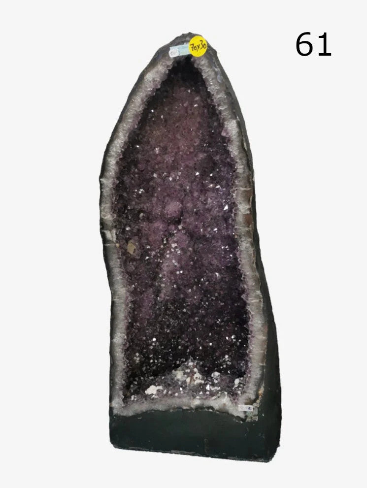 Géode d'améthyste 'cathédrale' de 47,3 kilogrammes, 70 x 30 centimètres. Superbe qualité AA, en provenance du Brésil. Incroyables effets positifs pour vos collections, expositions...parfait !