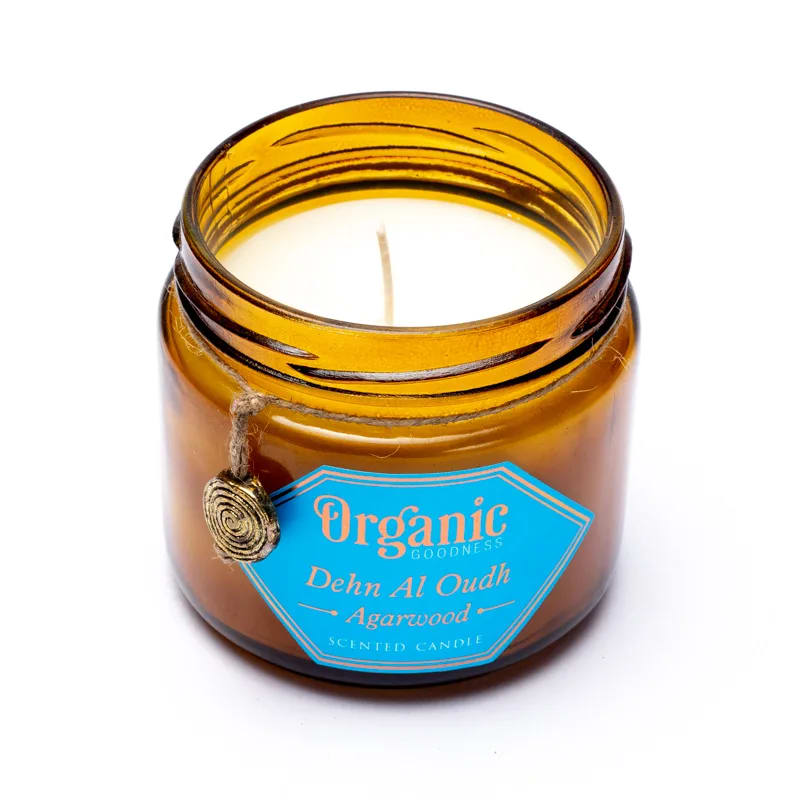 Bougie de chez 'Goodness', en cire de soja naturelle avec mèche en coton sans plomb. 4 Parfums au choix ! Dimensions : 10 x 9 cm - 200gr. +/- 55H de combustion.