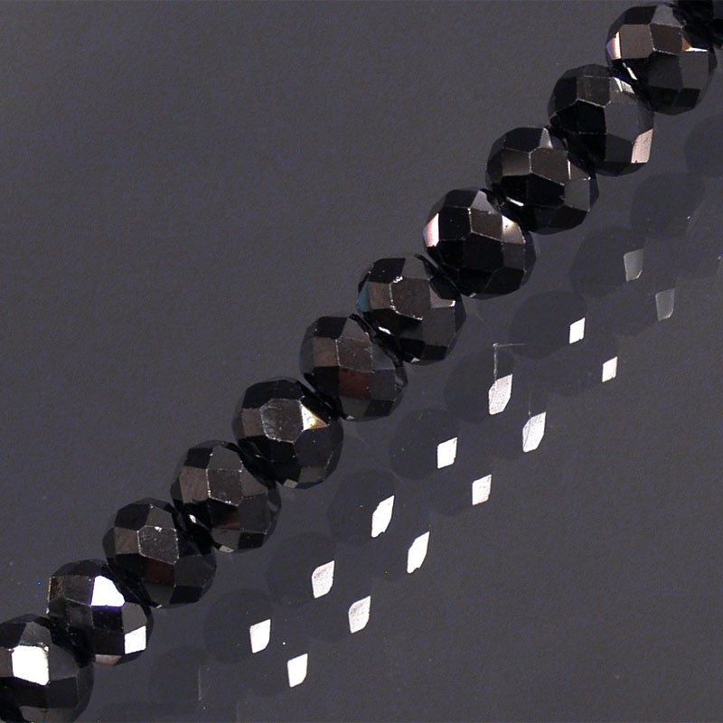 Spinel! Necklace or bracelet made of faceted beads, 2/3 or 4/6 millimeters. Available as a 17 to 21cm bracelet, a 45cm necklace, or a 60cm sautoir. AA to AAA quality, superb beads!