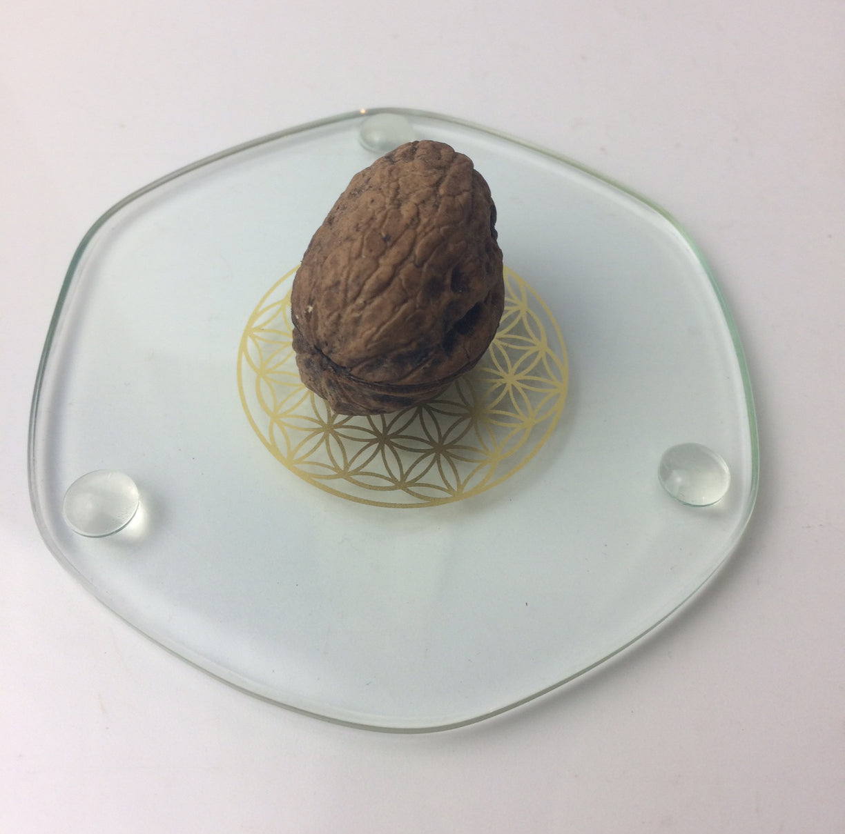 Energyplate (sous-verre et dessous de plat) de chez 'natur design', de 9 ou 22 centimètres. Avec gravure de la fleur de vie en Or 23,8 carats. Verre sans plomb ni métaux lourd !
