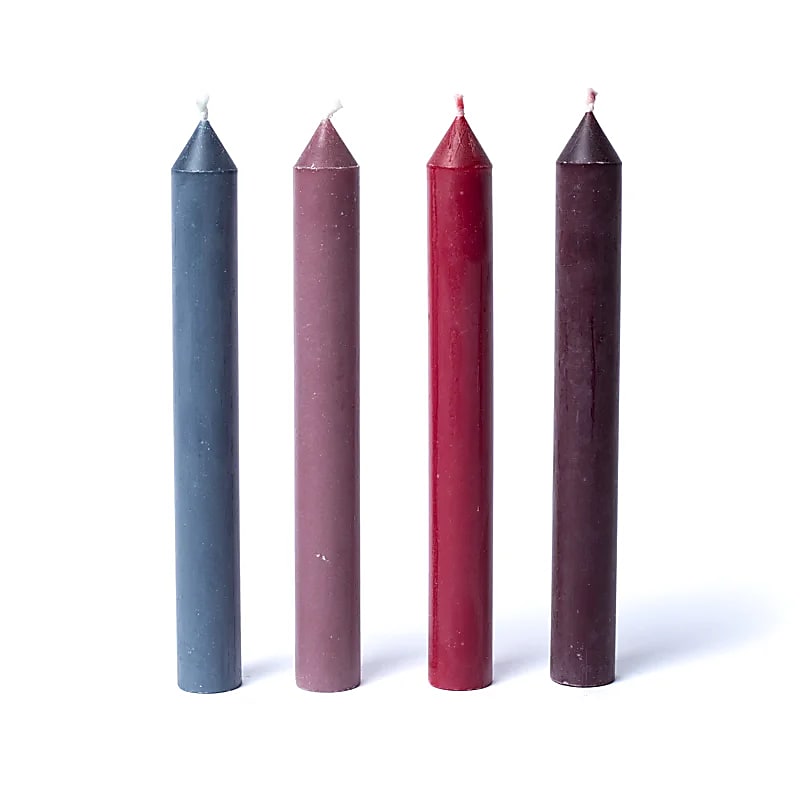 Bougies 'de table' recyclées à partir de reste cire de palme 100%. Vente par pack de 12 ou de 25 bougies. Non parfumée. 19x2.centimètres - Temps de combustion: 18 à 22 heures !