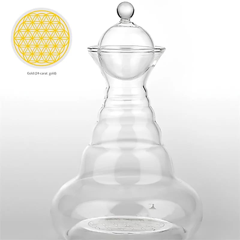 Carafe 'Alladin' de chez 'Nature's design' de 1300 millitres, avec le symbole de la fleur de vie gravé ! 5 finitions : basic, blanche, multicolore, Or ou Platine ! Verre sans plomb et soufflé à la bouche !