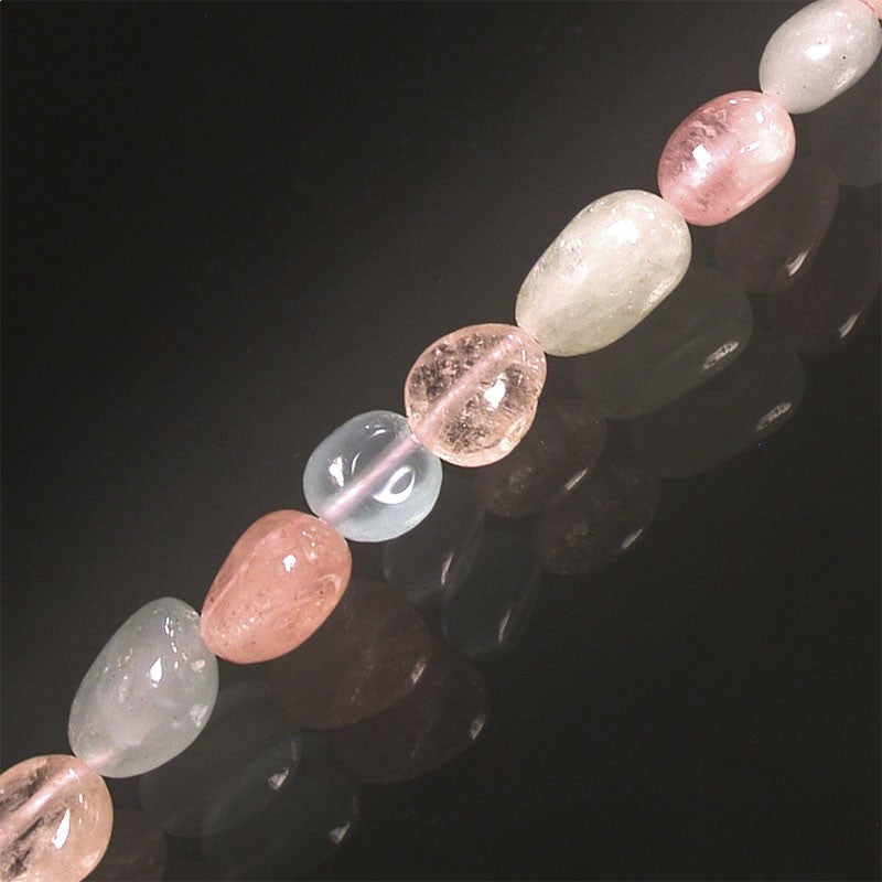 Béryls : (aigue marine - émeraude - morganite), bracelet de 17 à 21cm, collier de 42cm et sautoir de 60cm. Perles de type 'Graine' de formes naturelles montées sur fil de haute résistance !