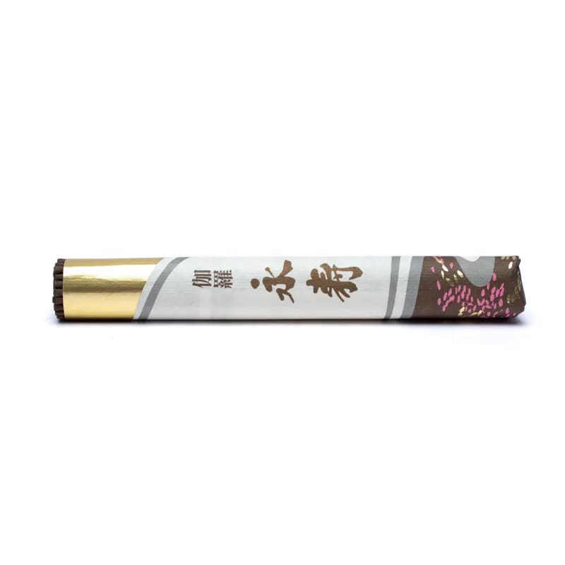 Deeply mystical Japanese incense from 'Kyara', made with the highest quality agarwood, with a balsamic touch of benzoin that generates serenity, contemplation and awareness. Size 14 to 15 cm. Weight of a pack +/- 24gr.!