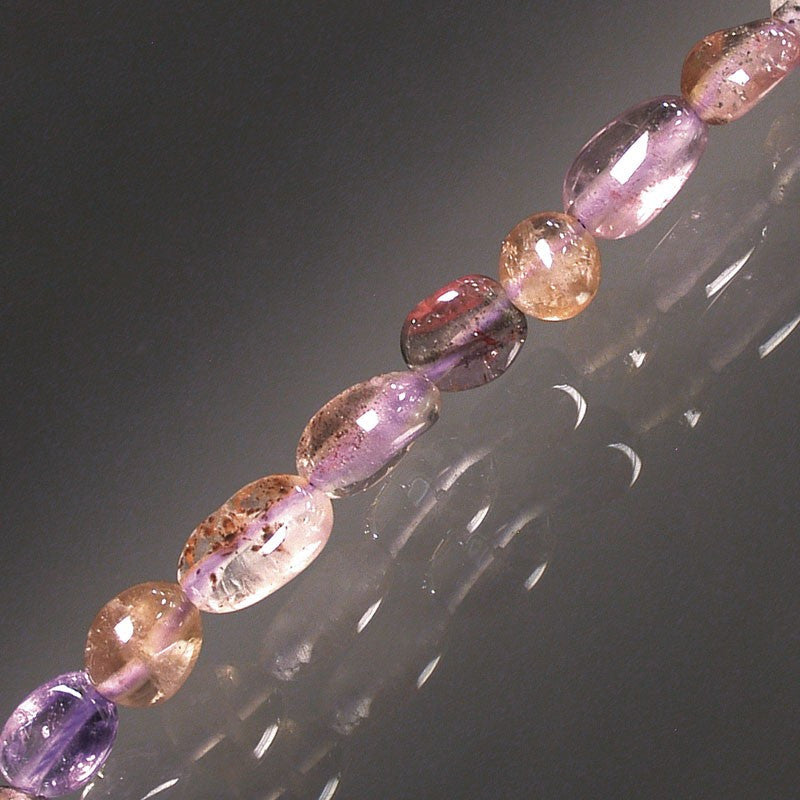 Améthyste 'Auralite 23', bracelet de 17 à 21cm, collier de 42cm et sautoir de 60cm. Perles de type 'Graine' de formes naturelles montées sur fil de haute résistance !