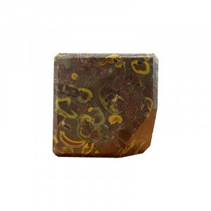 Selection of 'floating' stone cubes (1 corner cut off), 350 to 400 grams / 4.5 to 5 centimeters in diameter. Very good quality, beautiful finishes, perfect!
