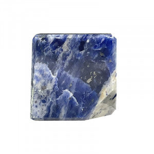 Selection of 'floating' stone cubes (1 corner cut off), 350 to 400 grams / 4.5 to 5 centimeters in diameter. Very good quality, beautiful finishes, perfect!