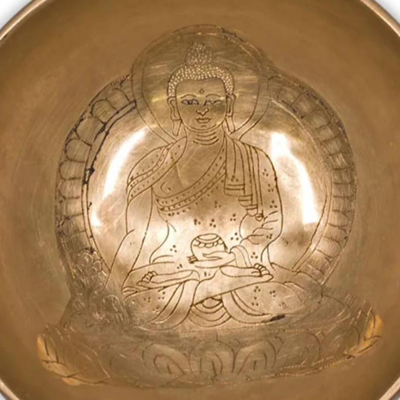 Bowl with Medicine Buddha engraving, 13 centimeters - ±550 grams. Sold with a matching mallet! Magnificent piece!