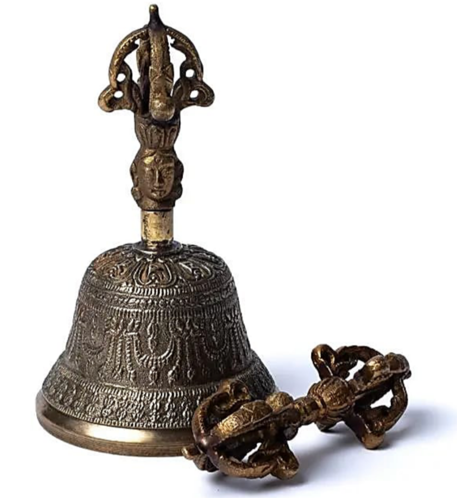 Bronze dorje and bell with beautiful detailed decorations. Three sizes to choose from, from 9 to 17 centimeters. These sacred tools are of excellent quality!