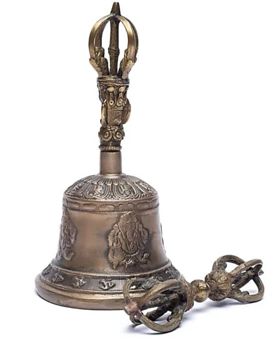 Bronze dorje and bell with beautiful Ganesh engravings and other fine details. Two sizes to choose from, from 17 to 22 centimeters. These sacred tools are of excellent quality!