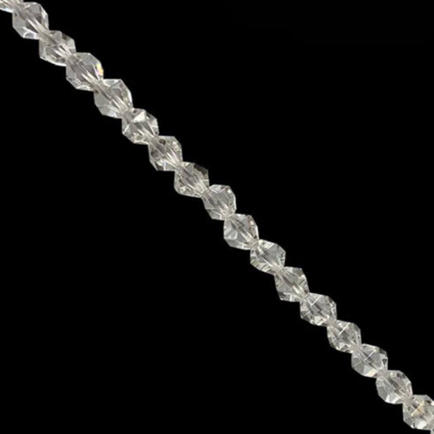 Perles 'Icosaèdres' de 6 millimètres en Cristal de roche. Option de vente en : fil de perles 38/39 cm, en bracelet de 17 à 21cm, en collier de 45 ou sautoir de 60cm. Qualité AA à AAA, superbes perles !