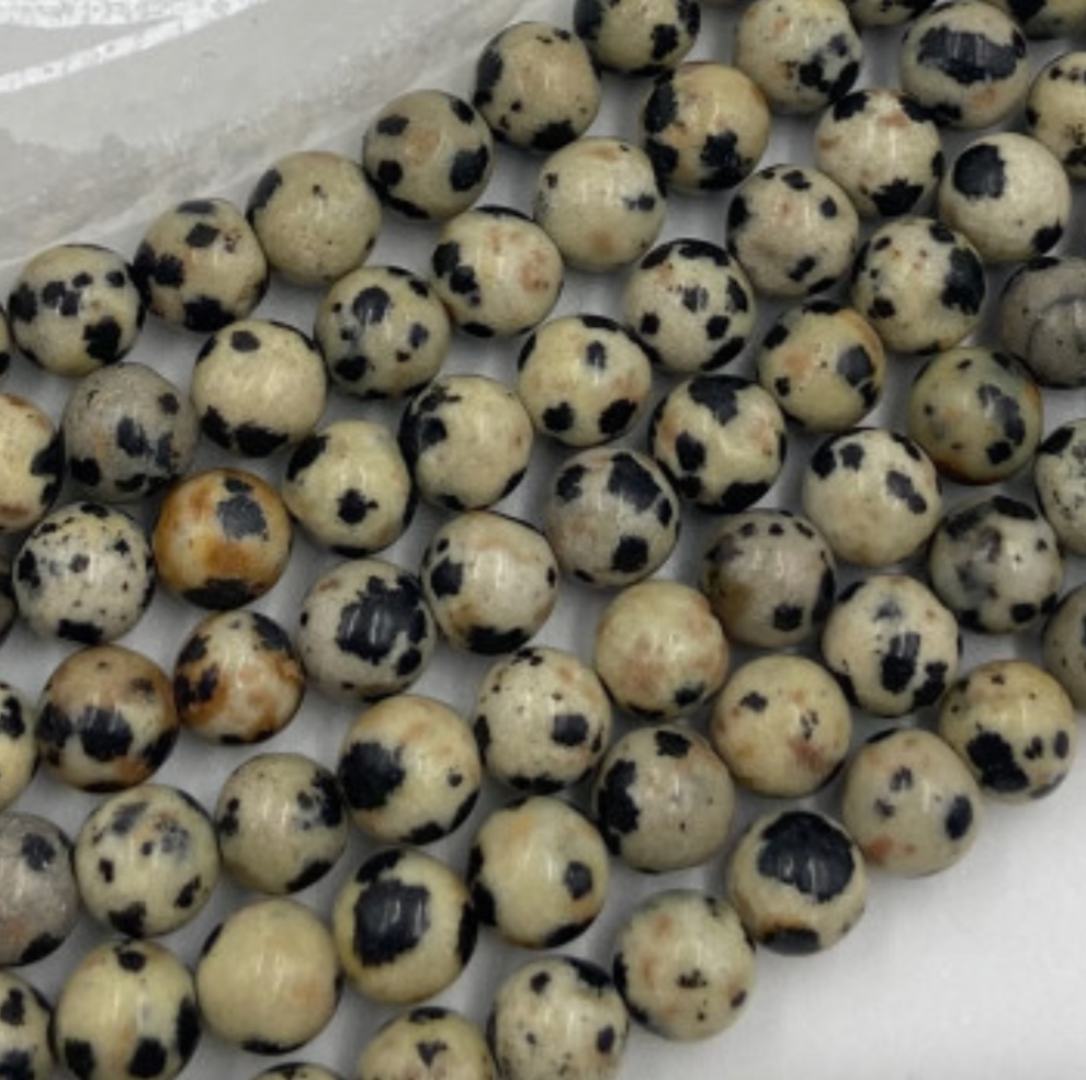 Jaspe dalmatien - Perles rondes de 4, 6, 8 ou 10 mm. Vendu en fil de perle 38/39 cm, en bracelet de 17 à 21cm, en collier de 45 ou sautoir de 60cm. Qualité AA à AAA !