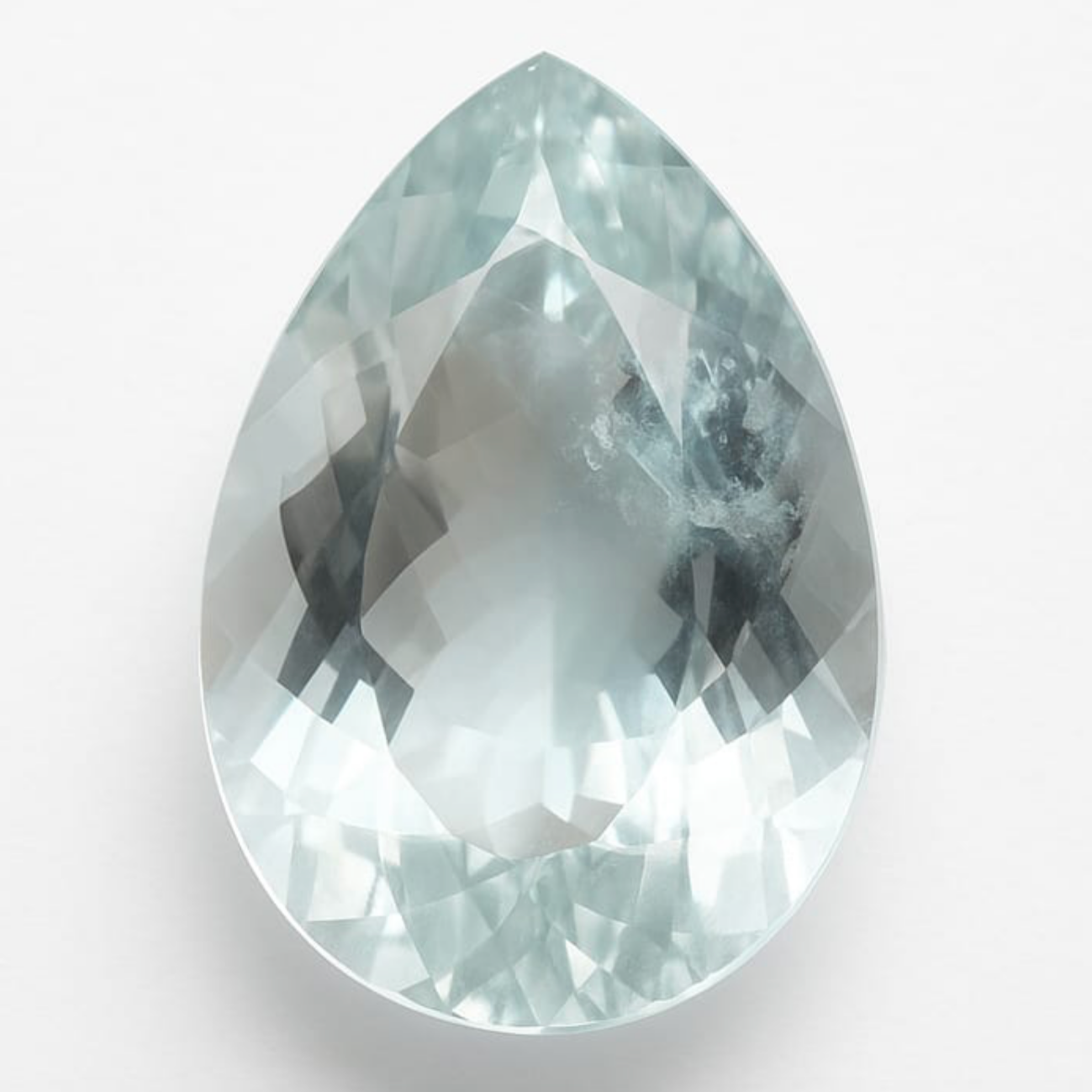 Aigue-marine, magnifique pierre fine tallée de 1,06 carat. Parfait en bijouterie, collection ,exposition...