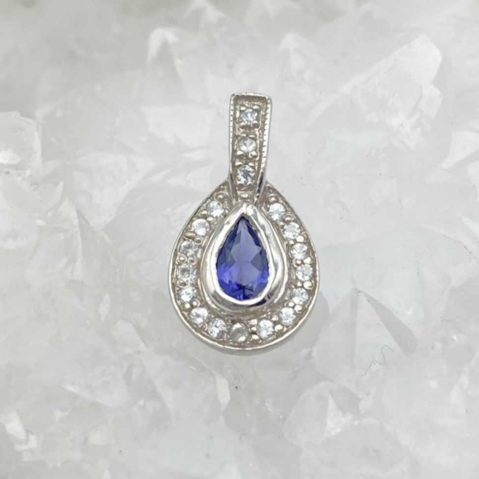 Iolite | Collection Retro' | Pendentif en Argent serti d'une pierre gemme de forme de 'poire', entouré d'Oxyde, 18 x 10 mm !