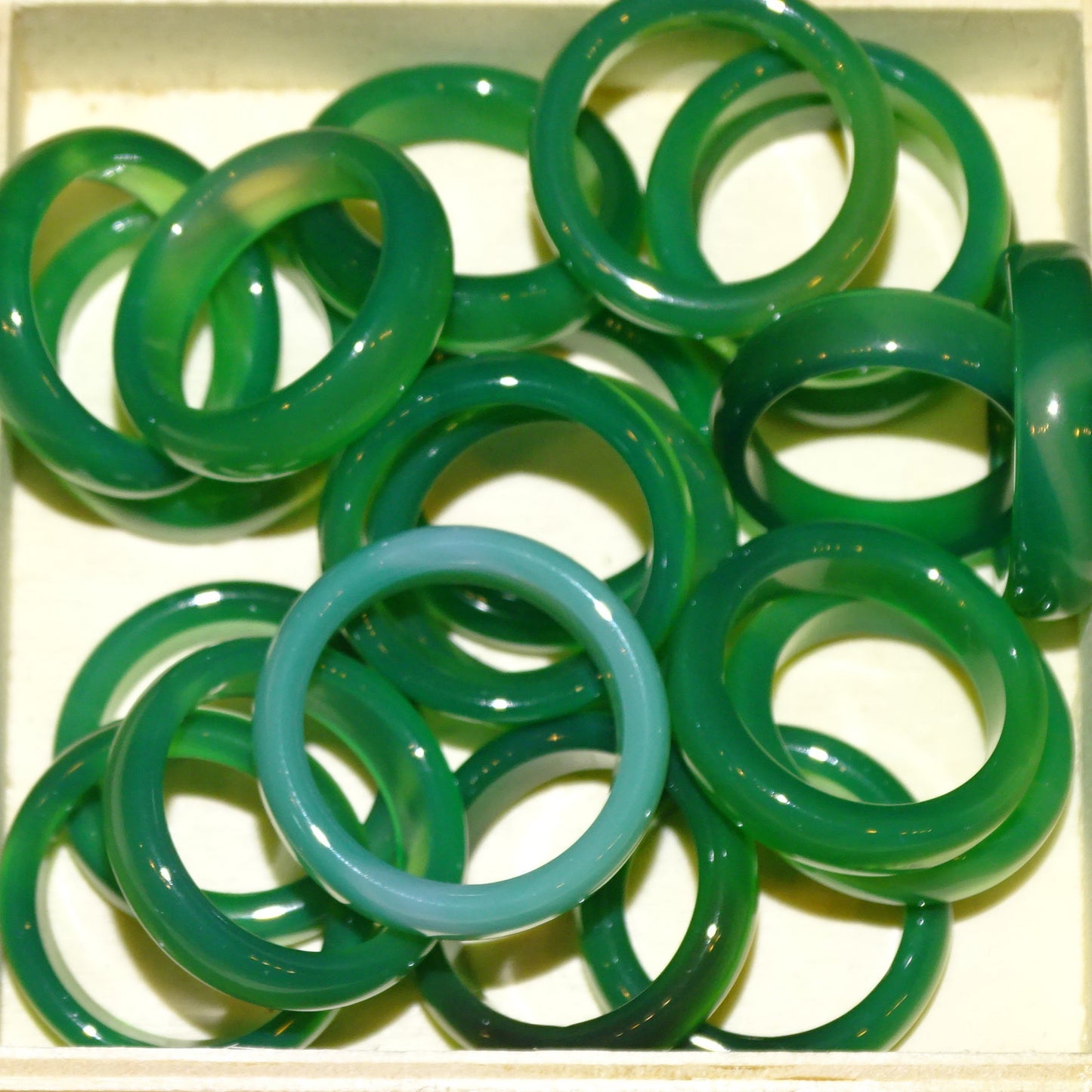 Bague/ anneau/ Jonc en agate verte, agate bleue ou cornaline, disponible de la taille : 50 fr. à 70. Très belle qualité, le cadeau parfait !