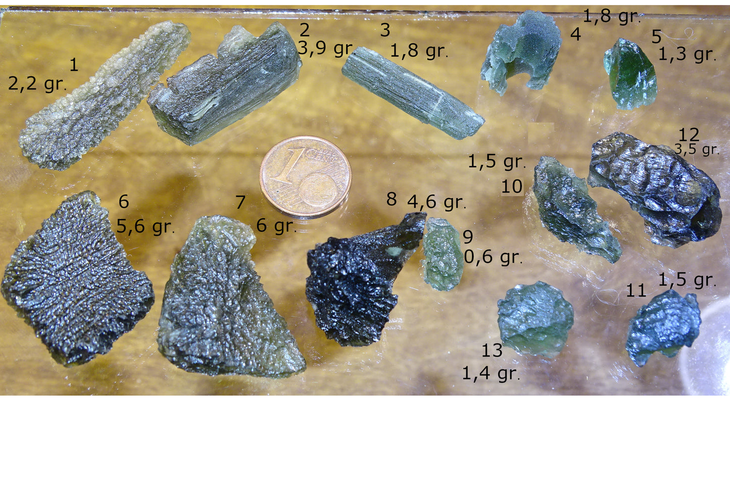 Sélection de Moldavite authentique, de 0,6 à 6 grammes. Le must en matière de pierre de la famille des météorites et tectites. Fascinant, envoutant, hypnotisant !