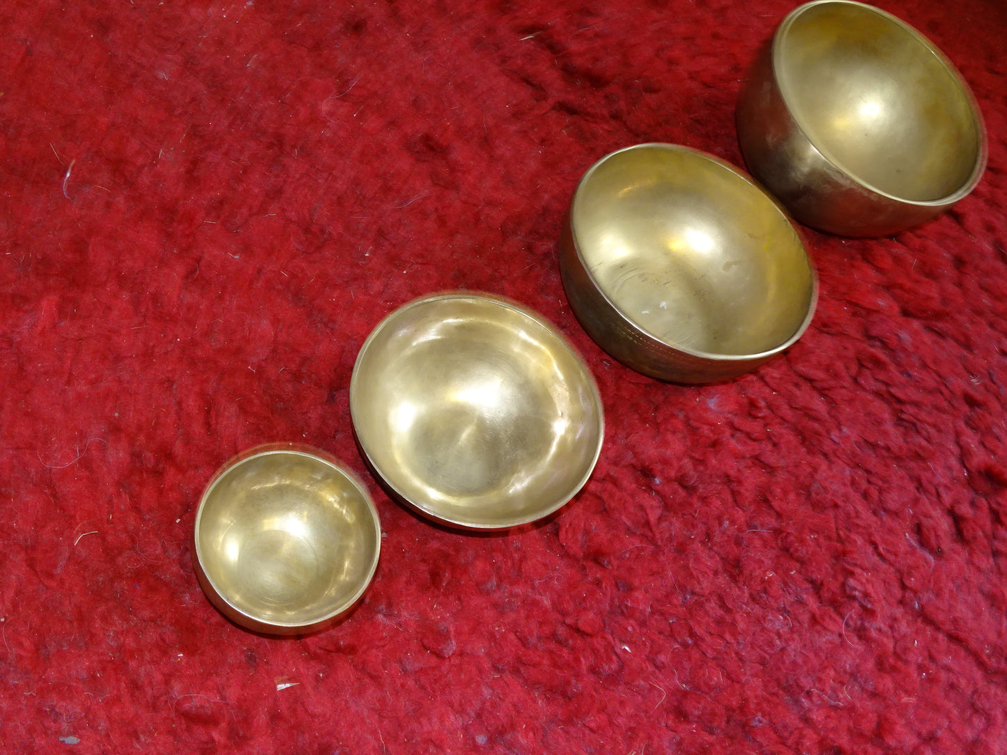 Tibetan bowl 'CHÖPA' with a matching mallet included, available in sizes from 10 to 50 centimeters. High quality, tested and approved!