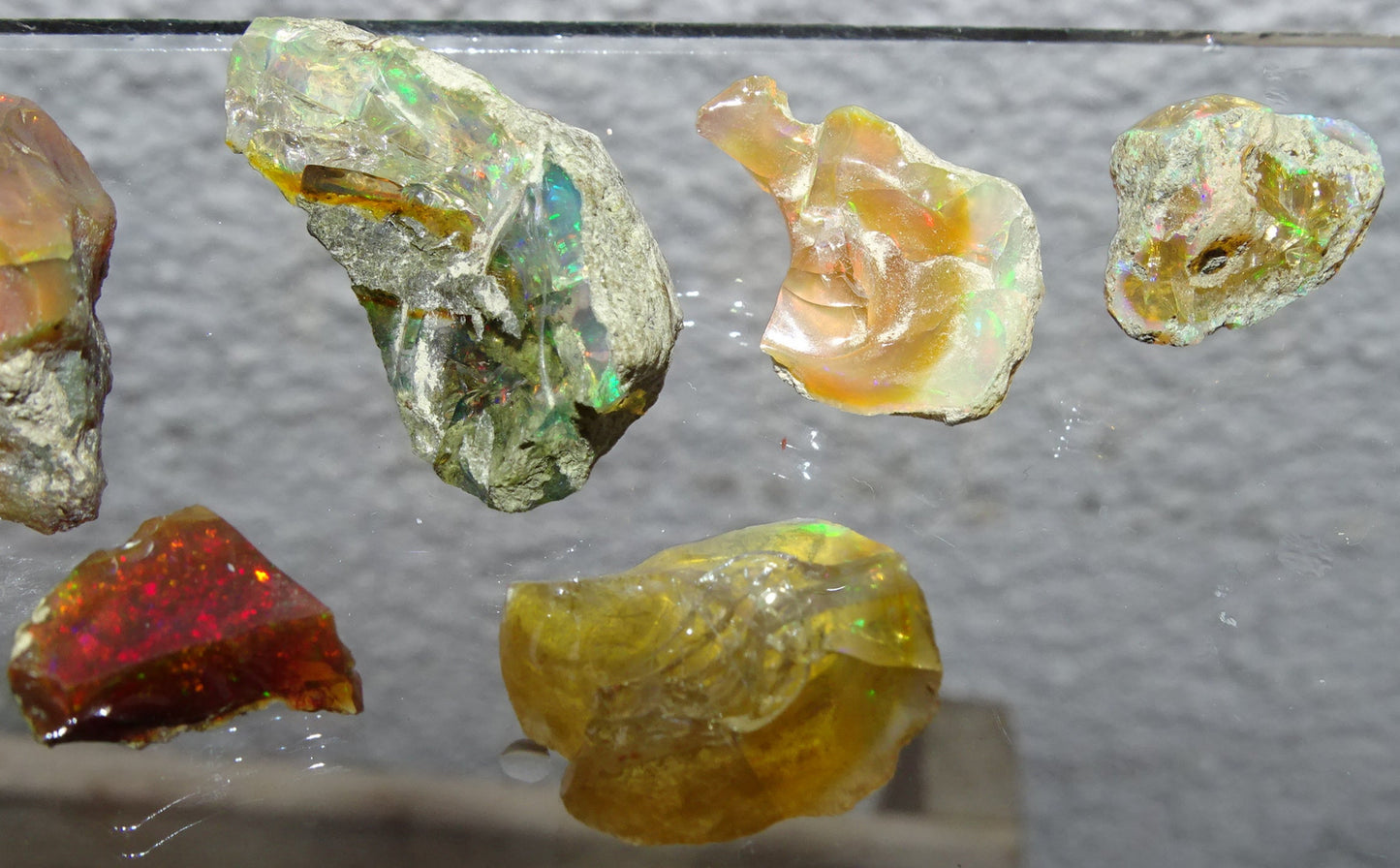 Opale Welo d’Éthiopie - Sélection de spécimens bruts de 1 à 7,5 grammes, de 10x10x0,5mm à 35x25x20. Très belle pièce, parfait en collection ,bijouterie, exposition...