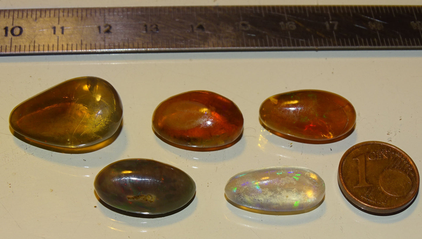 Opale multi-feu, cabochons au choix de 1,9x0,8x7 millimètres à 23x15x0,9. L'authentique et mythique pierre pafait en bijouterie, collection ,exposition...!