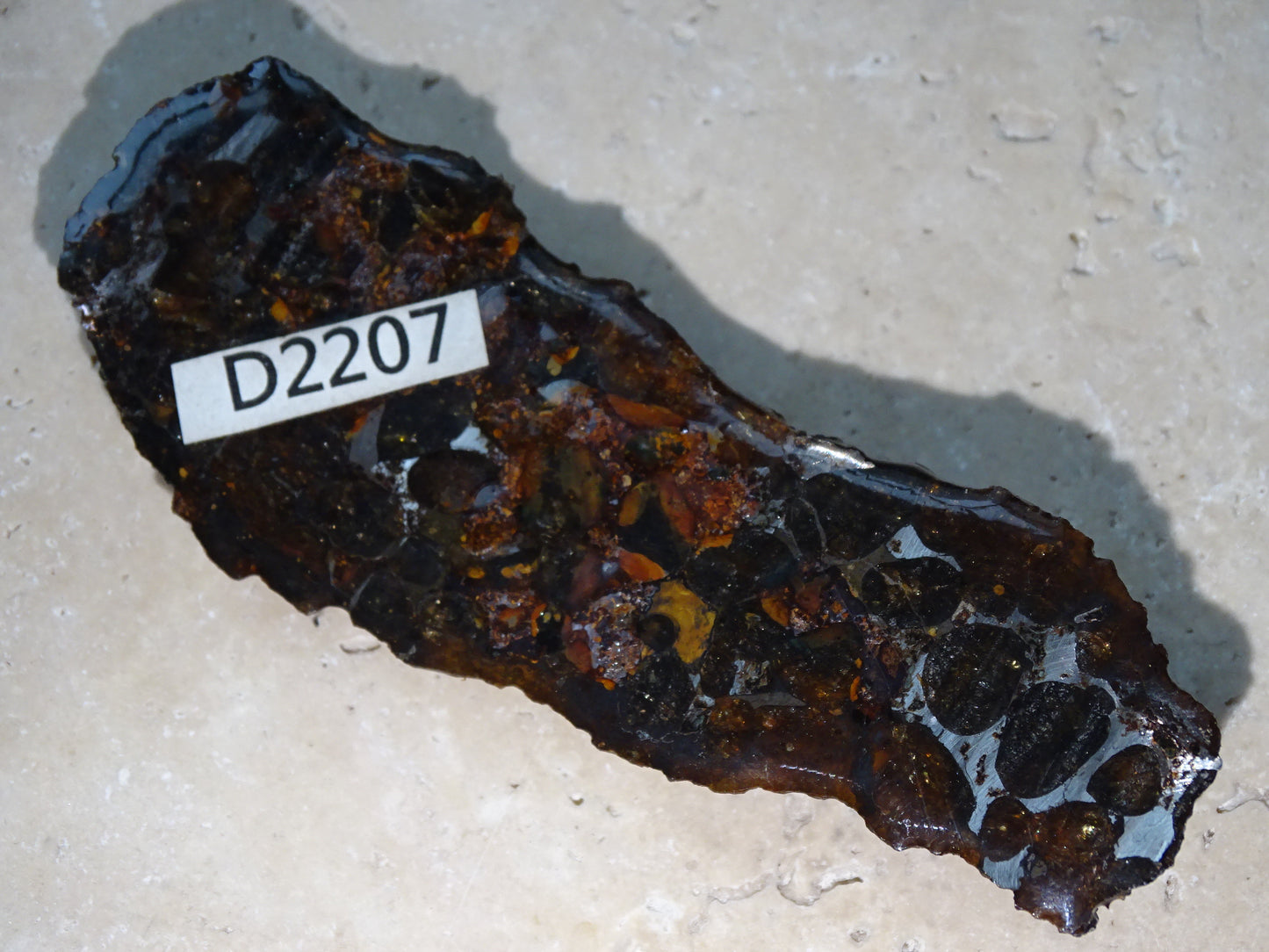Sélection de météorites Pallasites Sericho, de 6 à 40 gr. Se distinguent par la présence de gros cristaux d'olivine en inclusion dans la matrice, magnifique !