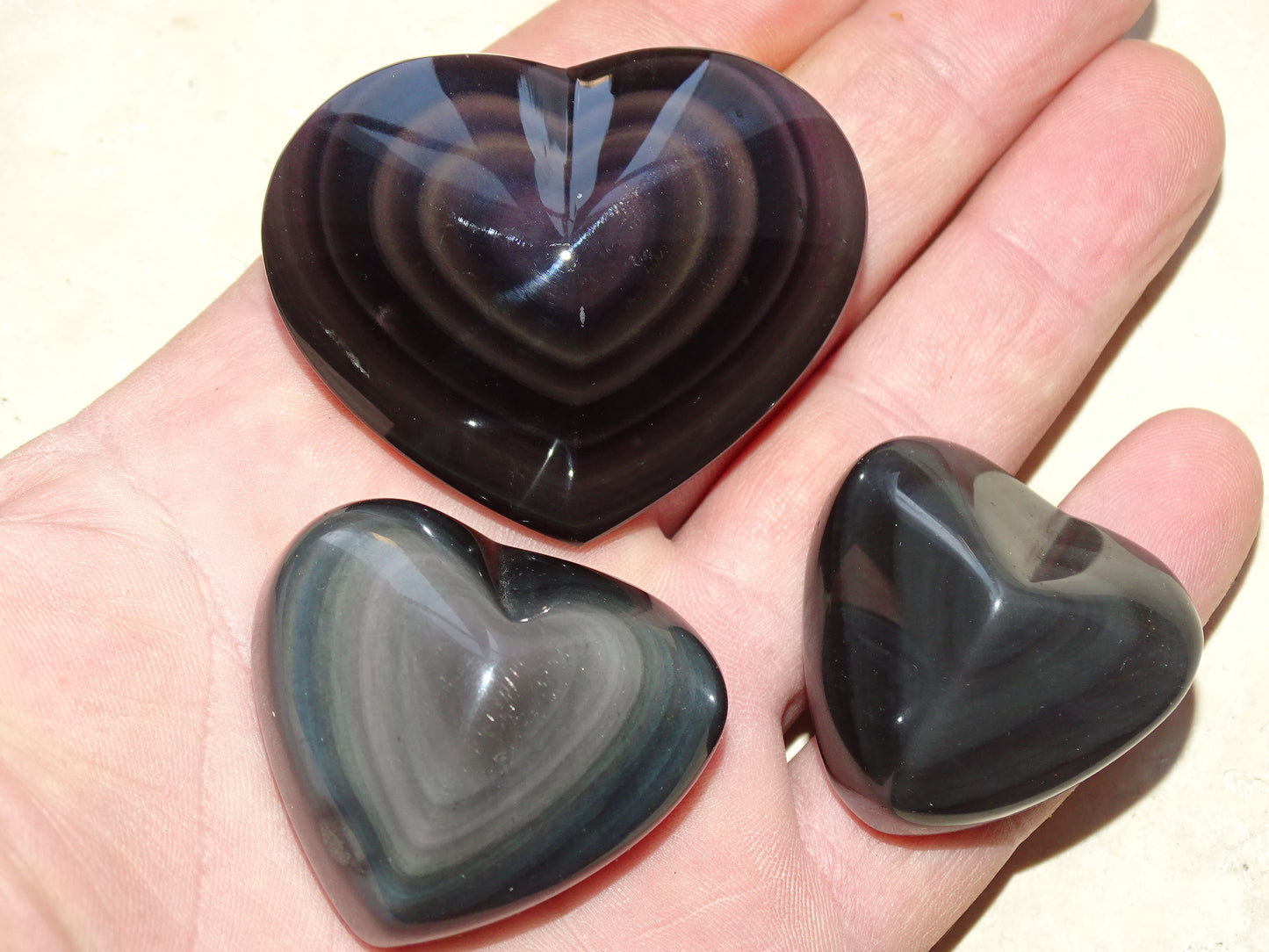 35 to 50 millimeters celestial eye obsidian heart. Beautifully finished, intense reflections, magnificent pieces!