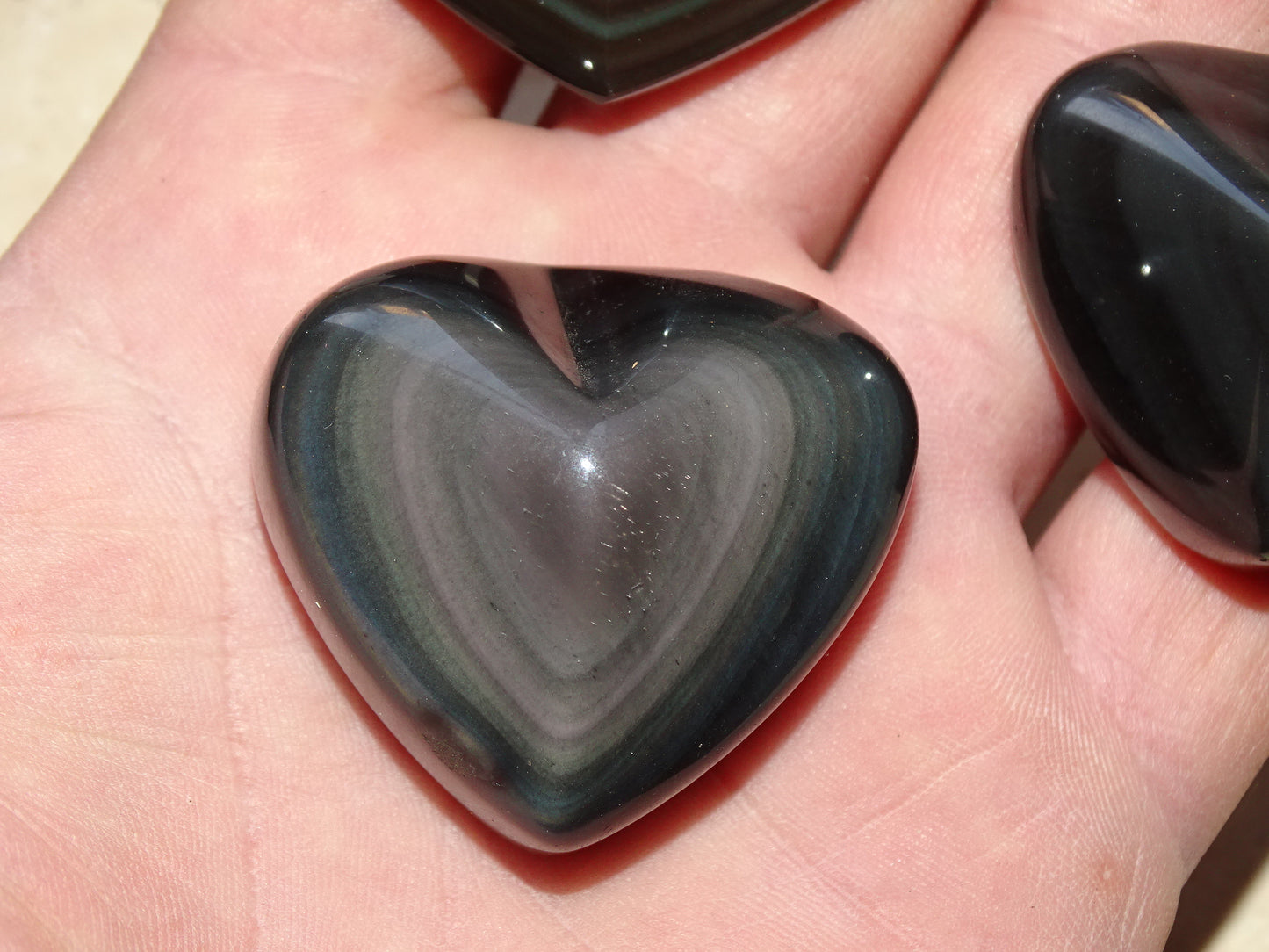 35 to 50 millimeters celestial eye obsidian heart. Beautifully finished, intense reflections, magnificent pieces!
