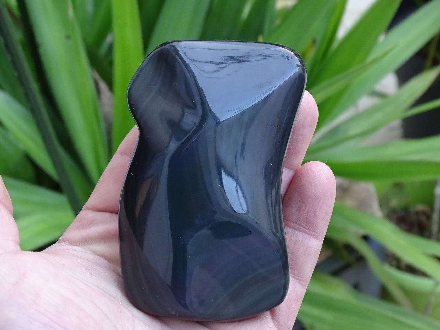 Obsidienne Oeil céleste, de 92x57x30mm - 263,8 grammes. Très belle qualité, des couleurs incroyables, rare !