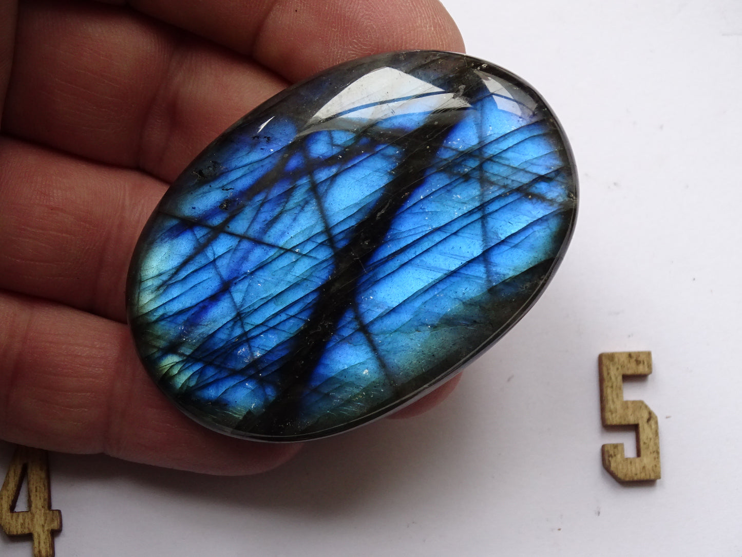Labradorite, a selection of pebbles/flat stones, in a choice of designs, approximately 6x4x1.5 cm. A good size for massage stones. Very high quality, with incredible hologram reflections, perfect!
