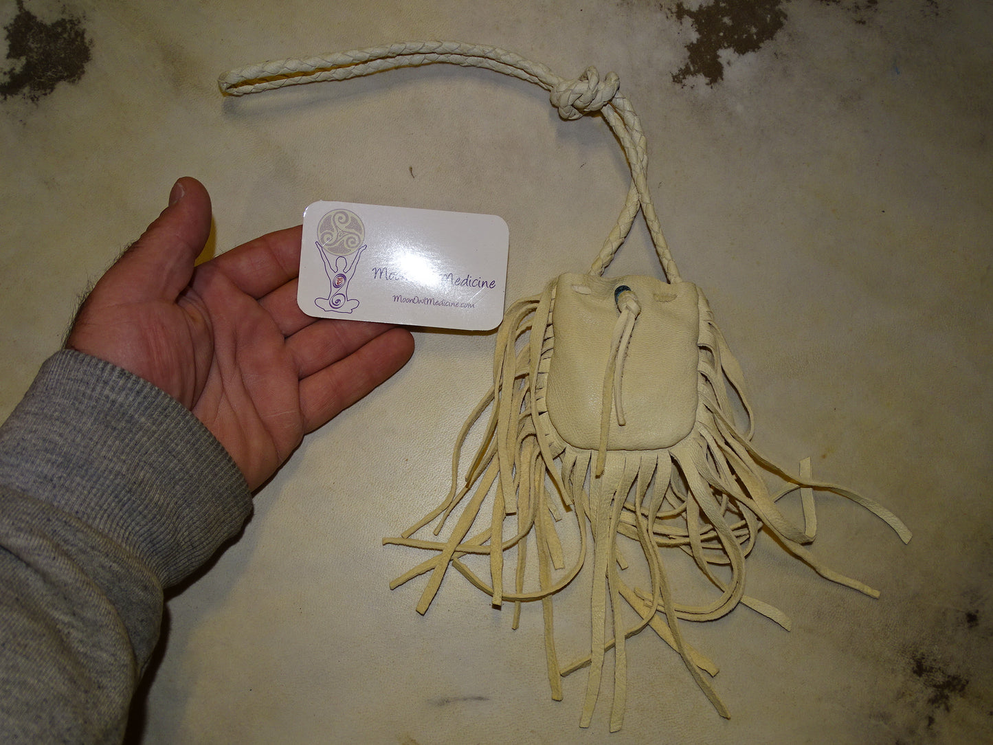 Leather medicine bag/pouch handmade in Quebec by real Native Americans, the 'Spirits of the Earth'. 80 centimeters long. Magnificent work, 2 models to choose from!
