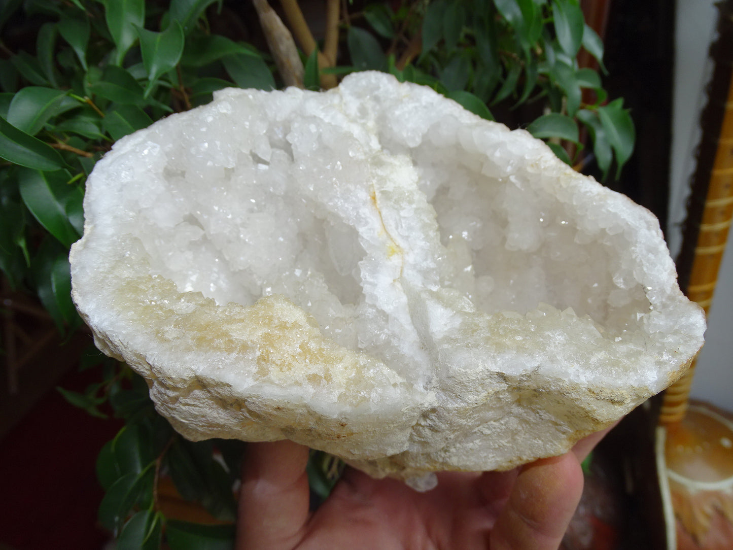 Géode en quartz/ Cristal de roche, de 16x14x12 centimètres - 1 684 grammes. Magnifique spécimen naturel !