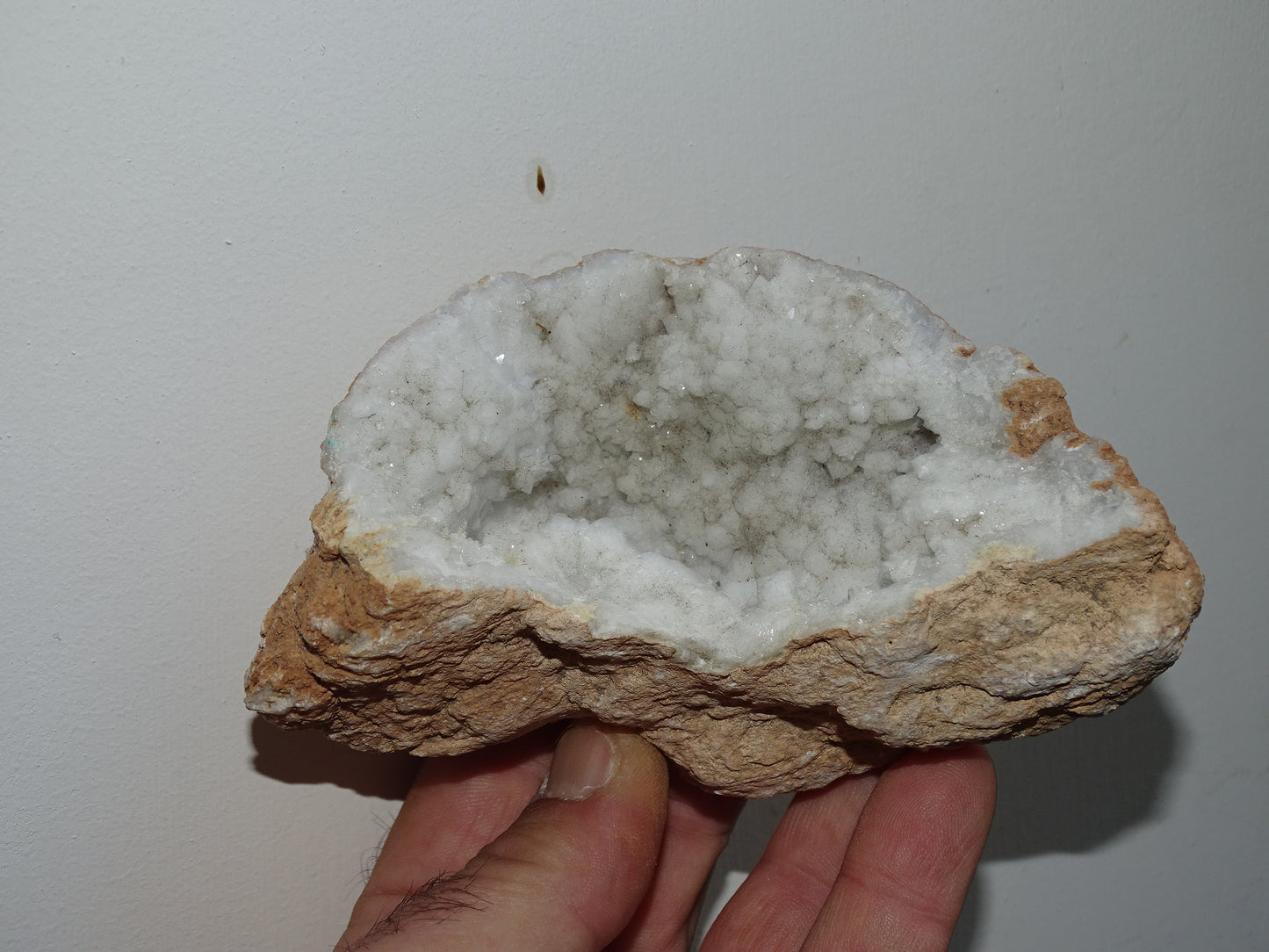 Natural quartz/rock crystal geode measuring 16 L x 13 W x 6 centimetres - 344 grams. Very nice, well-formed piece...!