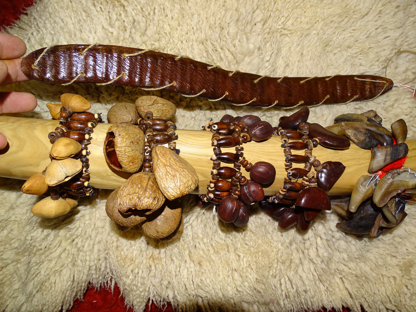 Selection of seed dance bracelets, models to choose from, handcrafted, perfect for accompaniment, fascinating and captivating sounds!...Seeds/nuts: Juju Chacha Pangui Pala Kemiri Tropical beans!